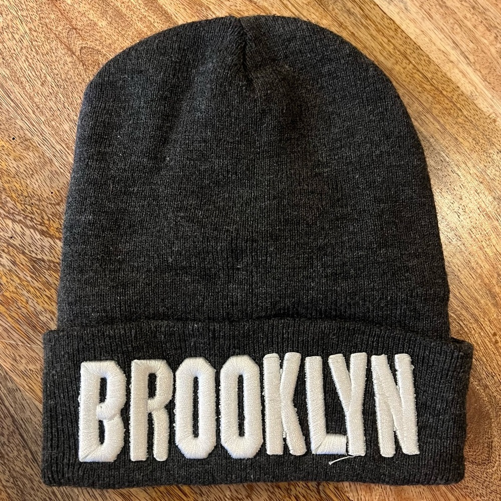 🆕 NWOT Embroidered “BROOKLYN” Charcoal Cuffed Beanie
